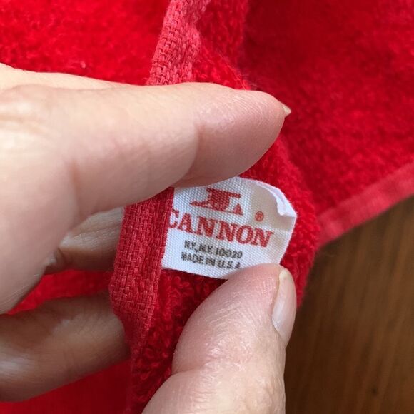 2 vintage red Christmas hand towels - Picture 6 of 7